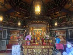 媽祖廟で世界平和を願いお参り。