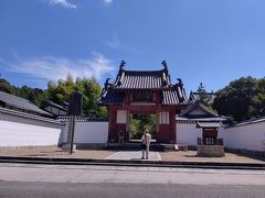 10:45　萬福寺総門到着
日本三禅宗の一つ、黄檗宗の大本山