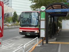 東京駅向かいのアクアライン高速バス乗り場から、アクシー号で出発