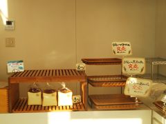 隣接の美瑛小麦工房へ。
人気のベーカリーで、さすがに夕方は完売。
翌朝開店時にリベンジで無事に購入できましたが。