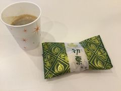 栗庵で買ったお菓子。おまけで写真のお菓子を2個いただきました。