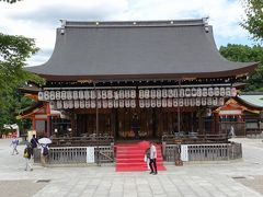 さらに下って八坂神社へ。舞殿。