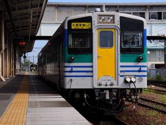 木更津駅からの久留里線の列車は、9時15分まで無い。
特急列車との接続が悪すぎる。
５０分近く待ち、上総亀山行の列車に乗り込んだ。