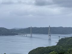 続いては鷹島肥前大橋を渡って鷹島へ。
鷹島と言えばマグロ？
アジフライの聖地、松浦？
残念ながら、台風の影響か、コロナの影響か、どこも閑散としていて、写真は遠目の一枚。。。