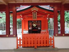 「九頭龍神社」新宮。

「箱根神社」本殿の隣に、「九頭龍神社」新宮がありました。
こちらも、箱根神社と同じようにパワースポットとなっていますよ。
縁結びなどのご利益があるそうです。

こちらは、全く混雑することなく参拝できました。本宮は、芦ノ湖畔にあるそうです。