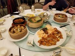 この日の夕食はようやく本格的な中華料理。本来は飲茶を予定していたのですが、夜は提供していないとのこと。ただ、どの品もとても美味しかったです。またこんな大きな円卓で食事するのも初めてでした。