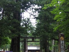 前日の夜出発、ＳＡで仮眠を取り、朝７時半すぎに到着。
早速観光に向かいましたが、『あれ？！まだ入れなくない！？』。
拝観料がかかるところが多いので、時間にならないと開かない…と…そか、そうだよね…(；・∀・) でも、まだ人も少なかったので、散歩をしてみました。