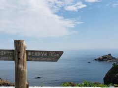 旅の最終日。
週間天気予報を見て決めた旅程なので、予報が当たって毎日晴れ♪
ただ、青森のイメージを裏切る連日の猛暑でこの日も朝から暑いー

三沢空港15時のフライトまでのプランは、ホテルをチェックアウトした時点では空港までの途中にあってルートに無駄の無い「十和田市現代美術館」
でしたが…

途中で気が変わって八戸「種差海岸」に行先変更。
せっかくだから青森の海も見て帰ろう！