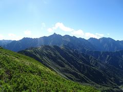 樅沢岳に登頂！日本百高山の87座目。
これから歩く西鎌尾根と槍ヶ岳が見えました♪