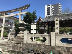 三輪神社は商店街を1本入ったところにありました。

名古屋城築城に合わせ現在の大須及び周辺に南寺町として多数の寺社が集められたそうで、このあたりはお寺、神社が多くあります。