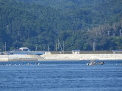 海上から見た牡鹿半島の十八浜
