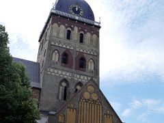 リガ大聖堂。

リガ大聖堂は、バルト三国で最大の規模を誇る大聖堂で、通称「ドム教会」として知られています。リガ大聖堂は、１２１１年ローマ教皇の命を受けたアルベルト司教によって建てられた聖堂で、この地の布教活動の拠点となった場所でした。約5世紀に渡って増改築が繰り返されたため、さまざまな建築様式が融合した大聖堂となりました・・ｂｙ何だったのかしら・・

この時はお邪魔できませんでした。