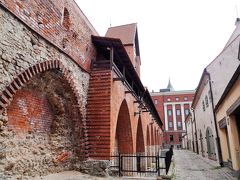 城壁。
トゥルクシュニュ通りにあります。