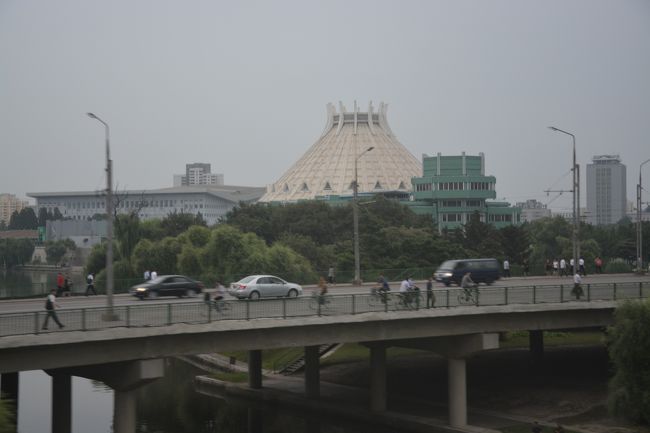 平壌市内の車窓。