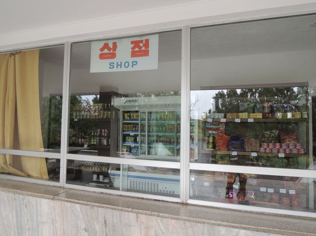 お土産物屋があるが特に買いたいものはない。