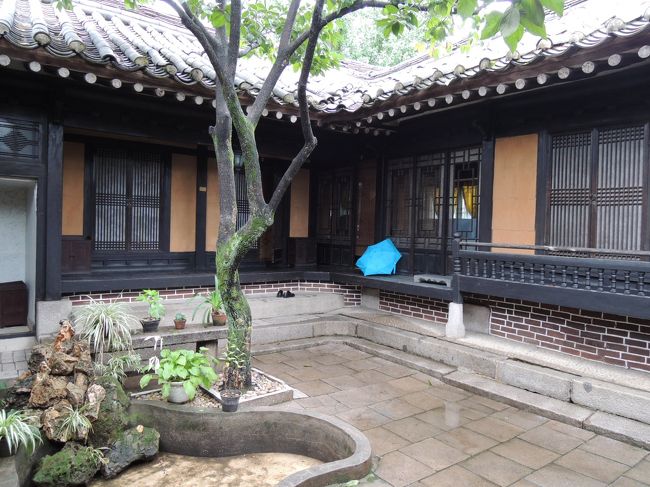 中庭があり、なかなか雰囲気がいい。