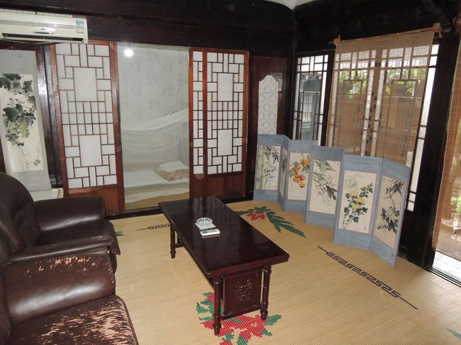部屋は寝室のオンドルと居間があり、内装は朝鮮風の雰囲気があってここに泊まるだけでかなり価値があるように思う。ただここに泊まる宿泊客はあまりいないようで手入れが行き届いているとはいえない。一時期韓国人旅行者向けに開城観光を受け入れていた時期はここが宿泊先に利用されていたようだ。