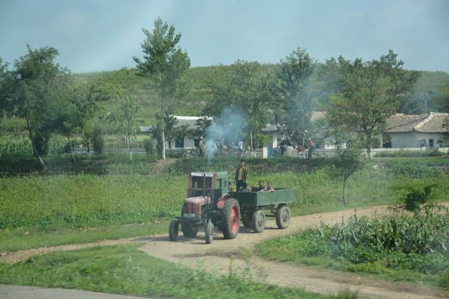 農村のトラクター。