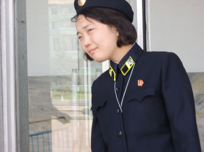 地下鉄駅の係員。