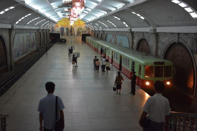 復興駅のプラットフォーム。<br /><br />