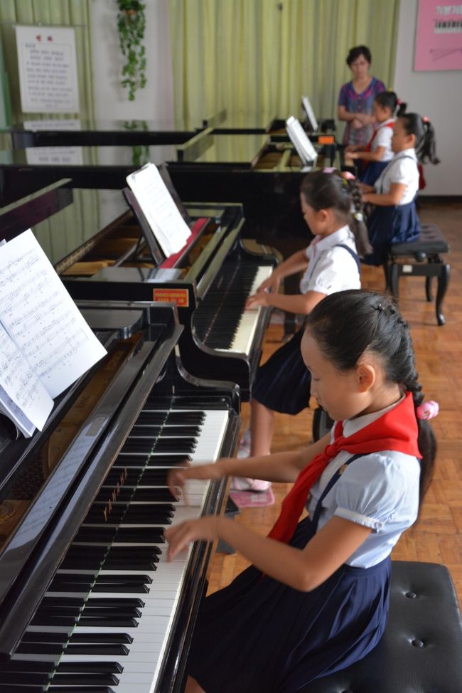 ピアノをレッスン。