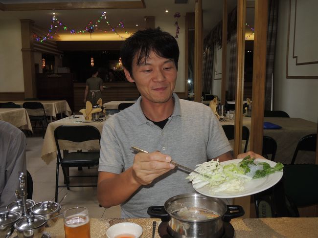 ほかの観光客もここでの食事になりずいぶんに賑やかだ。