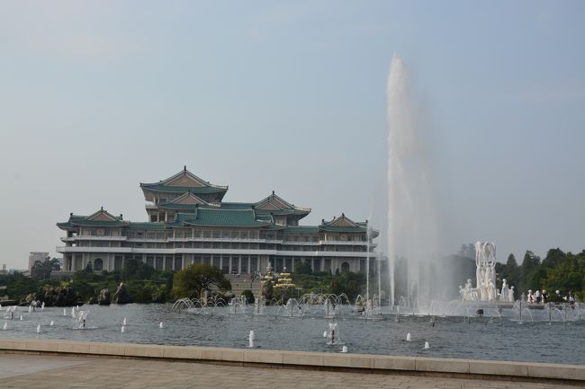 次に人民大学習堂などがある噴水広場を見学することになった。