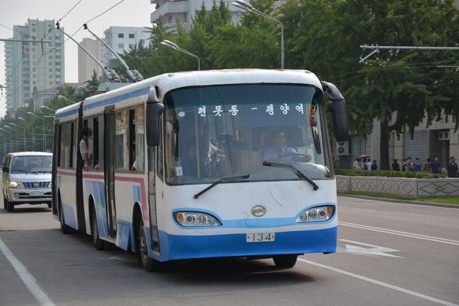 平壌のトロリーバス。バスは北朝鮮製らしい。
