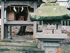 歩いていると、境内の広い神社を見つけた。
鎮座する河井町の産土神である重蔵神社で、延喜式神名帳に記載のある社とされているらしい。
主祭神は、大国主命の父、天冬衣命（あめのふゆきぬのみこと）だそうだ。
境内には、小さな天満宮も祀られていた。