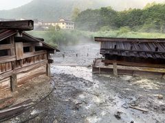 翌朝は早く起きて、朝の朝礼と散歩に出かけます。
原泉の場所に。。