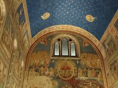 何年か前に行ったイタリアのパドヴァにある、スクロヴェーニ礼拝堂のジョット壁画も、まるごと再現されていました！！
現地では人数制限があり、予約して行ったんでした・・・。
