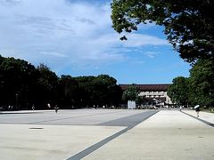 東京国立博物館の正面方向に向かう噴水池のある大きな通りですが人がいません( ｡ﾟДﾟ｡)