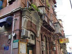 四川中路126弄。このアーチ状の入口や窓に魅せられて早10年。いまだにこんな古い建物に住みたいと思っている。