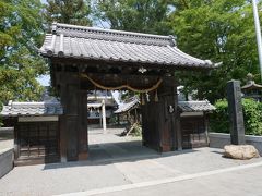 お腹も落ち着いたところで観光再開。
まずは松本城の裏手にある松本神社へ。
自転車があると移動がらくちん。