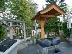 境内の脇には暘谷水神さまが祀られていて、松本城下町湧水群のひとつ松本神社前井戸があった。
松本市内を観光するとこんな感じで井戸がいくつかあったのが印象的。