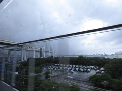 自宅近くバスターミナル
羽田空港行きバス 5:45出発

横浜ベイブリッジ
生憎の雨模様からの1人男子旅スタート