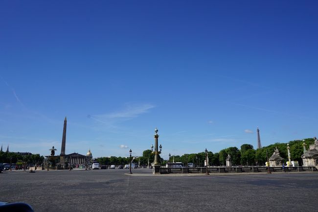 朝からルーブル美術館を目指します^^