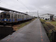 黒石駅には、11時29に到着した。
この駅には、14年前、川部駅から、今は無き弘南鉄道黒石線の気動車に揺られて降り立ったことがある。
今でも、当時のホームが残されていた。
懐かしいが、寂しい気持ちにもなる。