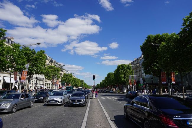 振り向くと、シャンゼリゼ通り♪♪