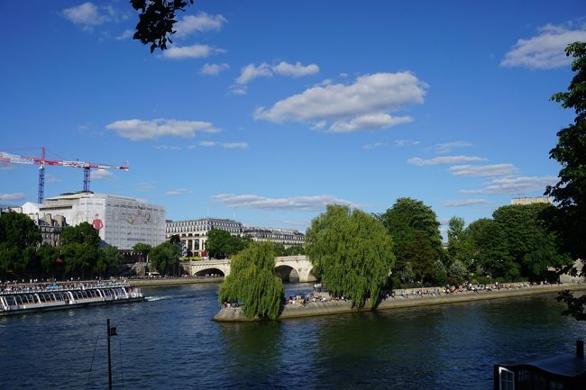 夕方には、ノートルダム大聖堂近くへ。