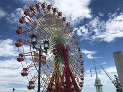 観覧車の向こうに、信号灯