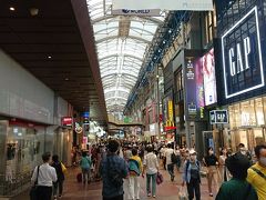 仕事を終えて元町。
神戸元町商店街。

７月に比べ増えましたね、人。


