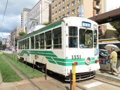 2020.09.13　水道町
信号の都合で、通町で乗れなくても水道町まで頑張れば乗れたりする市電あるある。