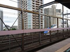 武蔵浦和駅で大宮、川越方面の埼京線を待っていると、併走してる東北、上越、北陸新幹線を何度か目撃しました。