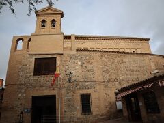 「サント・トメ教会」から５分ほどのところにあるのが「トランシト教会」です。
ユダヤ人の「サムエル・ハ・レビ」によって1350年に建てられたムデハル様式のユダヤ教会ですが、1492年にユダヤ人が追放された2年後には、カラトラバ騎士団の礼拝堂として使われていたそうです。
なんと、1877年にはスペイン政府から重要文化財の指定を受けたそうです。