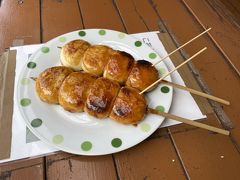 お昼ご飯は焼きまんじゅう。饅頭というよりパンでした。
香ばしくて美味しいし、コスパも抜群！