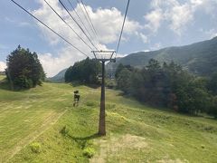 まず訪れたのは日光白根山ロープウェイ。
目的地にしていたわけではなく、看板を見て気になったので寄ってみました。

往復で大人は2000円です。
高く感じるけど、標高2000mまで行くのだから妥当ですかね。