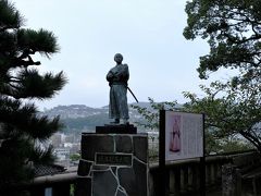 新大工町の停留所から山を登り約１５分、
若宮神社の竜馬像に到達。

眺めが良い！