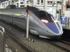 500系新幹線。
広島駅で。
他の新幹線を見ても特に足を止めないが、500系だけは足を止めて撮影する。