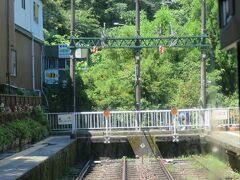 大平台駅。
この駅も行き止まりとなっていて再びスイッチバックします。